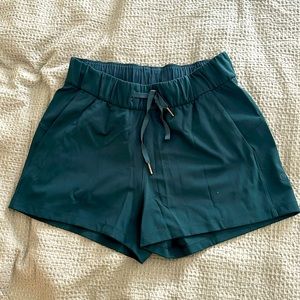 Lululemon cinchable waist 3.5” shorts size 6